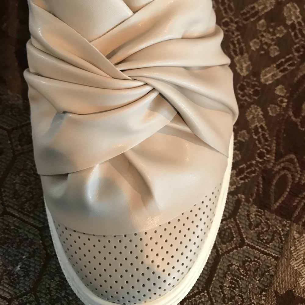 MIA ZORI BLUSH SLIP ON SNEAKER ⭐️⭐️